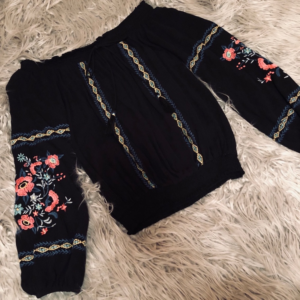 NEW ✨ Off the Shoulder Top